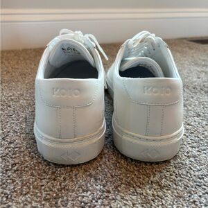 KOIO Capri Triple White